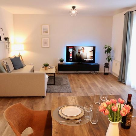 Geraeumiges 2R City-Apartment Uninaehe Mit Tv Streaming, Terrasse Magdeburg Dış mekan fotoğraf