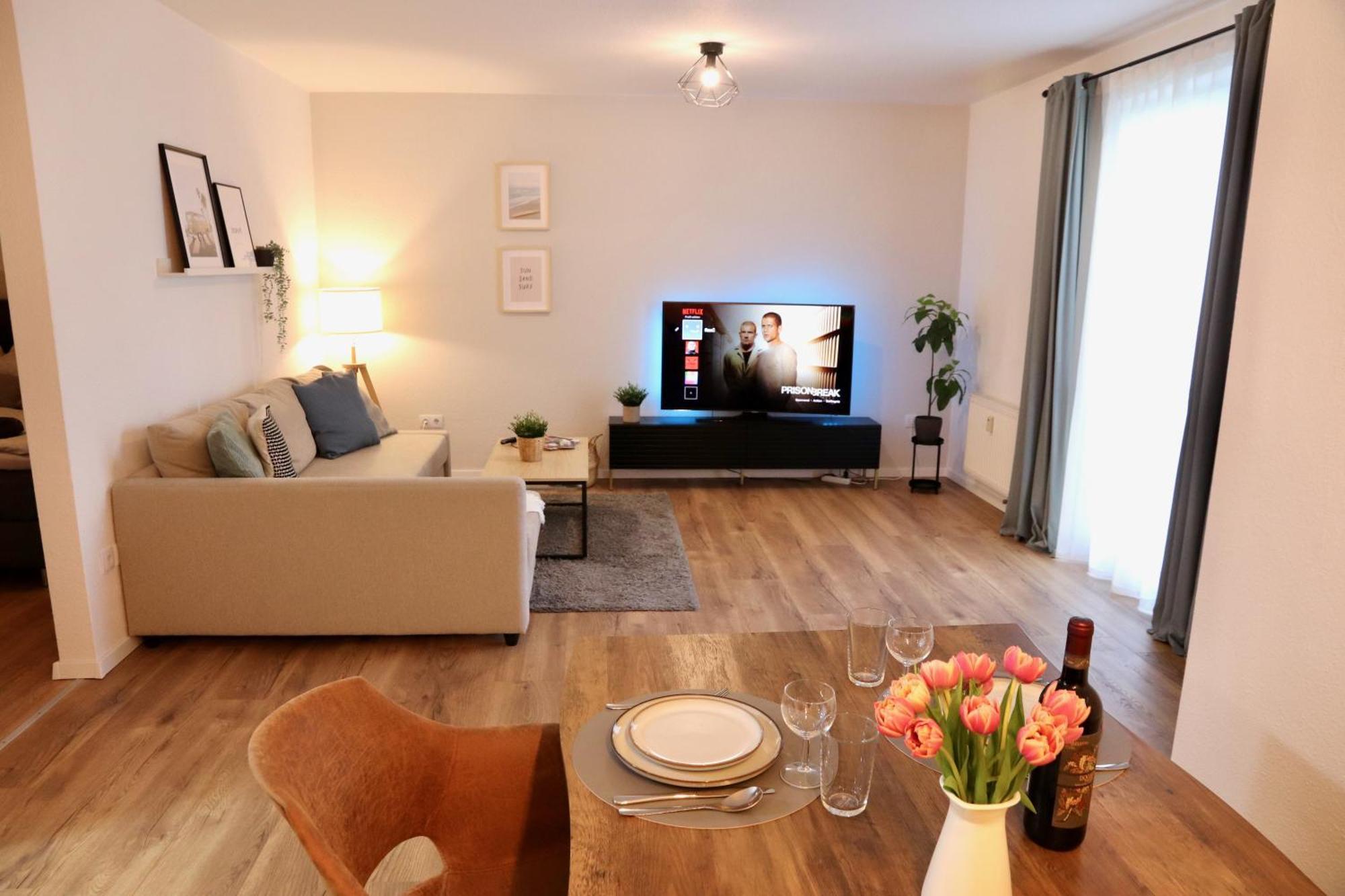 Geraeumiges 2R City-Apartment Uninaehe Mit Tv Streaming, Terrasse Magdeburg Dış mekan fotoğraf