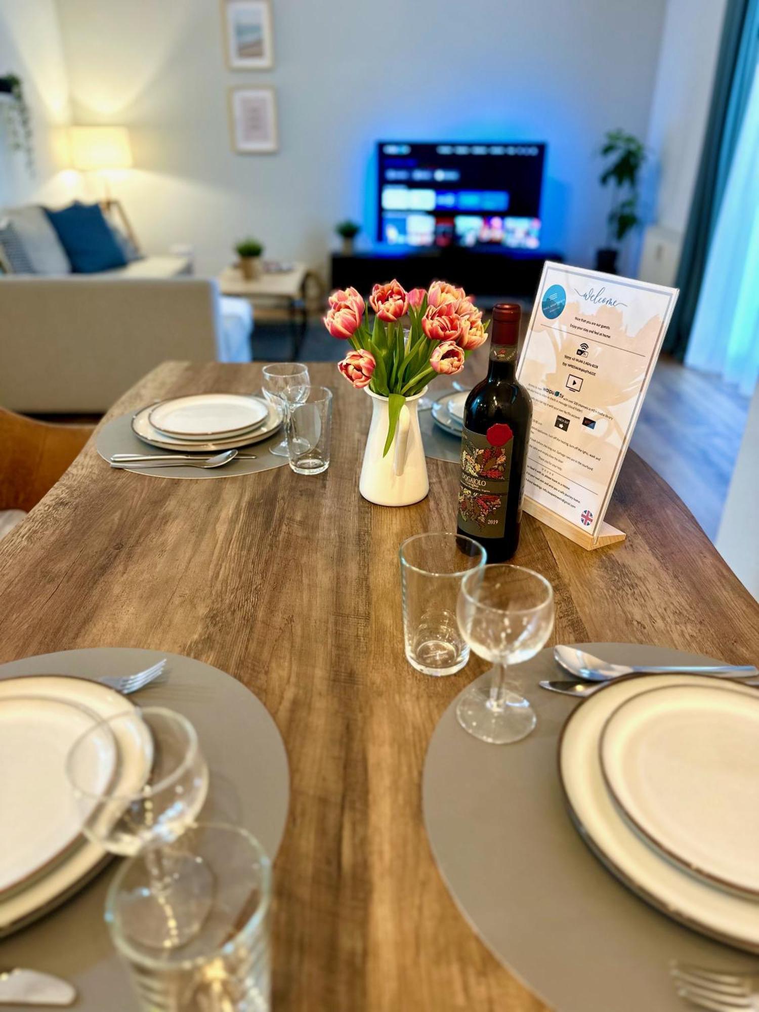 Geraeumiges 2R City-Apartment Uninaehe Mit Tv Streaming, Terrasse Magdeburg Dış mekan fotoğraf